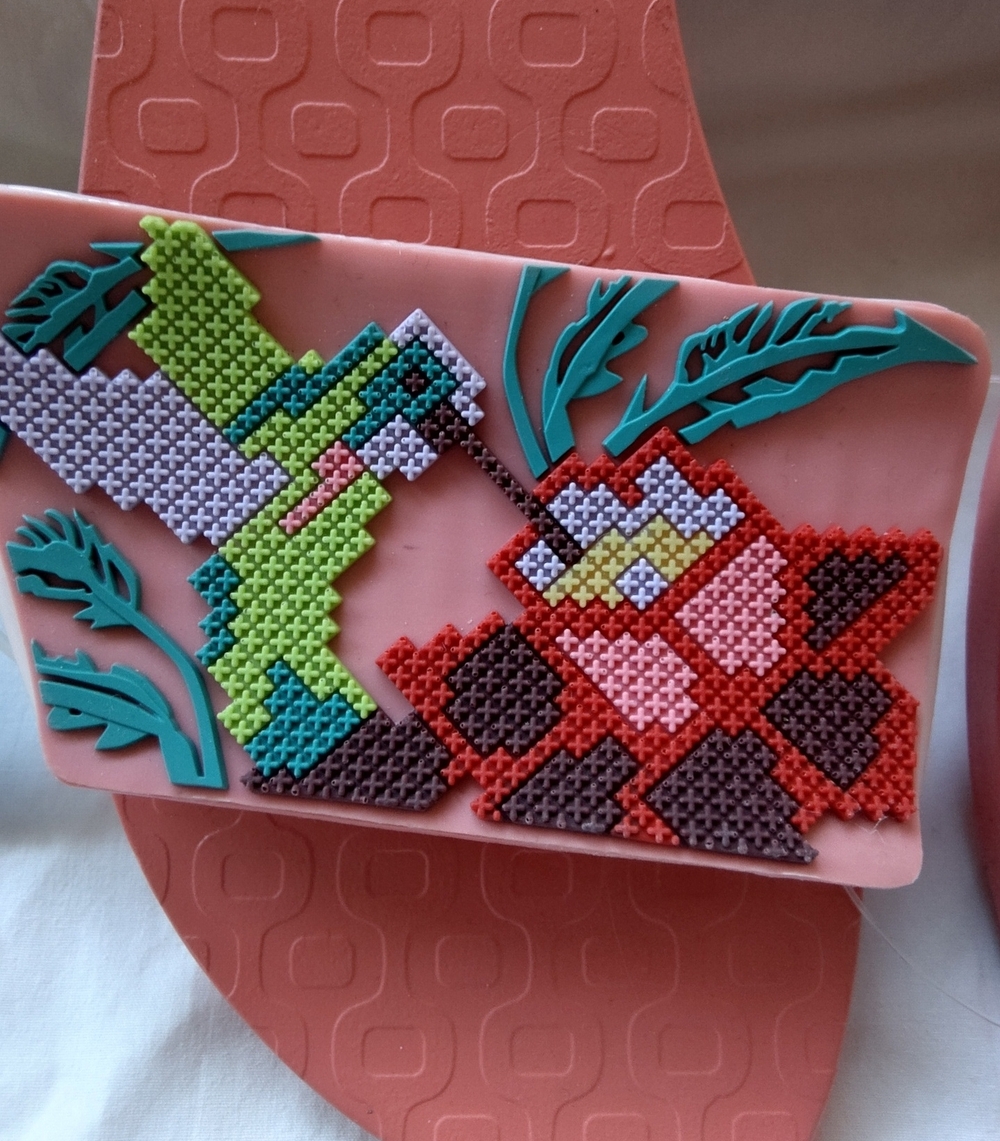 Ipanema 'Nectar' Coral Pool Slide with Floral & Hummingbird Faux Crosstitch - Picture 2 of 7